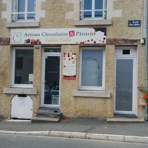 Enseigne et vitrine en verre gravé